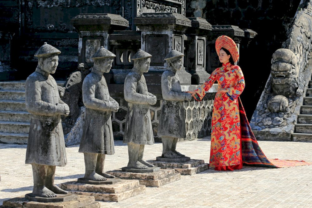 The statues are carved with extremely sophisticated motifs that demonstrate the high level of craftsmanship achieved during the tomb's construction